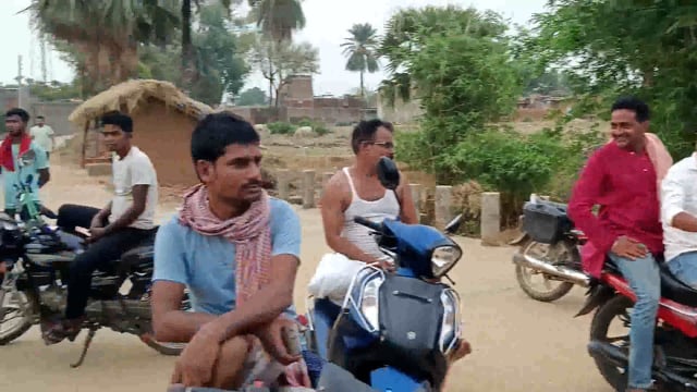 युवा क्रिकेट क्लब द्वारा आयोजित क्रिकेट टूर्नामेंट के तीसरे दिन 3 टीमों के बीच हुआ मुकाबला