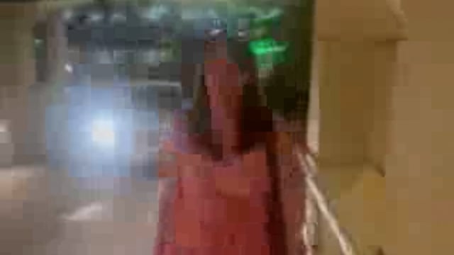 America se I Ek tourist Mahila Jaipur mein ek Thug ne 300 ki jewellery 6 karod Mein bhej diya Mahila Ne Jab usko check ka jewellery ko check karvaya Gaya to Pata Chala Ki usmein gold polish karvai Gai thi