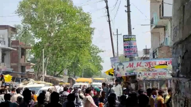 कटक थाना क्षेत्र न्योरी चौराहे पर लगा भीषण जाम घंटो तक आवागमन रहा बाधित।