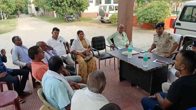 बकरीद पर्व को लेकर थाना परिसर में हुई शांति समिति की बैठक