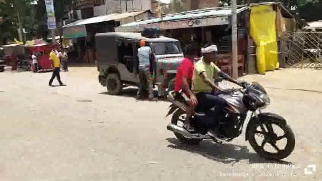 कुंडा क्षेत्र में डग्गामार वाहनों की भरमार जिम्मेदार अधिकारी भी नही लेते मामलें को संज्ञान मौतको दावत दी रहें राहगीर,