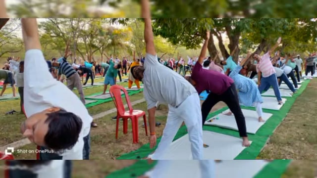 आयुष विभाग ने जवाहर बाग में अंतर्राष्ट्रीय योग दिवस सफल बनाने के लिए शुरू किया योगाभ्यास