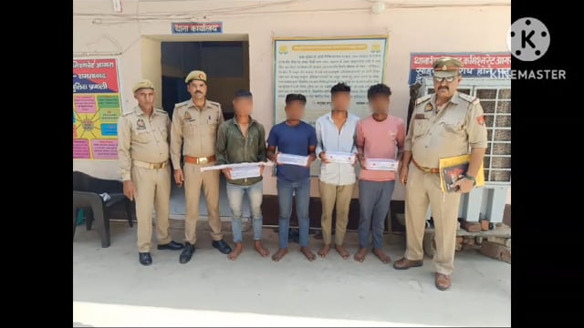 थाना शमशाबाद पुलिस टीम द्वारा नकाब लगाकर चोरी के आभूषणों की चोरी करने वाले घटना का सफल अनावरण करते हुए चार चोरों कोकिया 