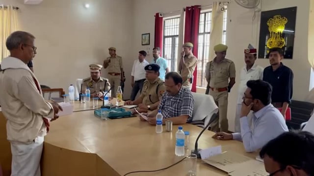 बांसडीह तहसील सभागार में आयोजित संपूर्ण समाधान दिवस पर डीएम और एसपी ने फरियादियों की सुनी समस्याएं,