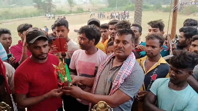 क्रिकेट टूर्नामेंट के फाइनल मुकाबले में 49 रनों से खजाना की टीम हुई विजयी, विजेता एवं उपविजेता टीम को किया गया पुरस्कृत