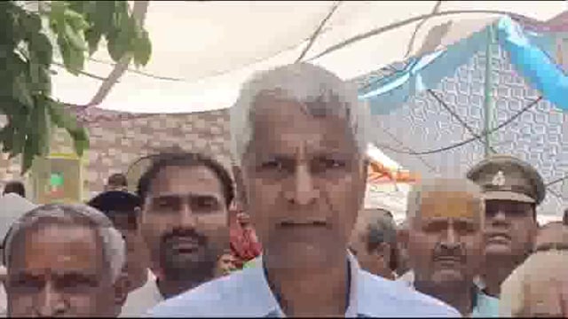 शहीद पुष्पेंद्र सिंह के प्रतिमा अनावरण पर मथुरा डीएम शैलेंद्र कुमार व शहीद की पत्नी शुधा सिहं ने क्या बोला