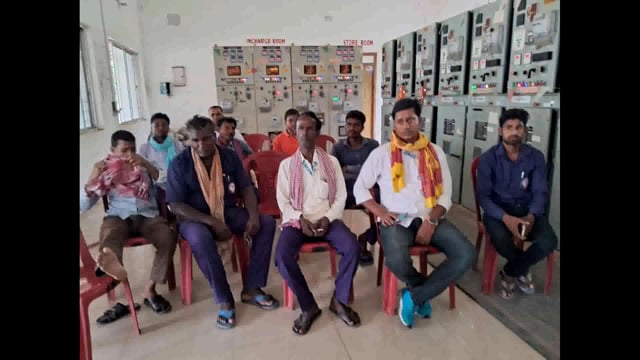 अपनी मांगों को लेकर बिजली विभाग के इलेक्ट्रिक सप्लाई वर्कर्स ने की बैठक