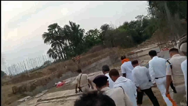 कानीमोह सिंचाई बियर निर्माणकार्य का विधायक ने किया निरिक्षण,घटिया कार्य को देख मुख्यअभियंता को जांच करने का दिया निर्देश