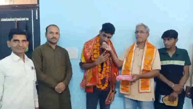 मथुरा के कोसी कला निवासी पवन वैष्णव ने नीट की परीक्षा पास कर माता-पिता व क्षेत्र का नाम रोशन किया हुआ स्वागत सम्मान