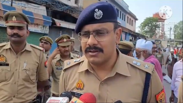 अपर पुलिस आयुक्त आगरा एवं पुलिस उपायुक्त नगर आगरा  थाना रकाबगंज स्थित ईदगाह में ईद उल अजा त्यौहार की दृष्टिगत निगरानी 