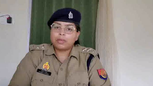 *कल दिनांक 16.06.24 को रात्रि करीब 10.00 बजे थाना सदर बाजार क्षेत्र के घण्टाघर चौराहे के पास एक कमर्शियल कंटेनर के खाद्य