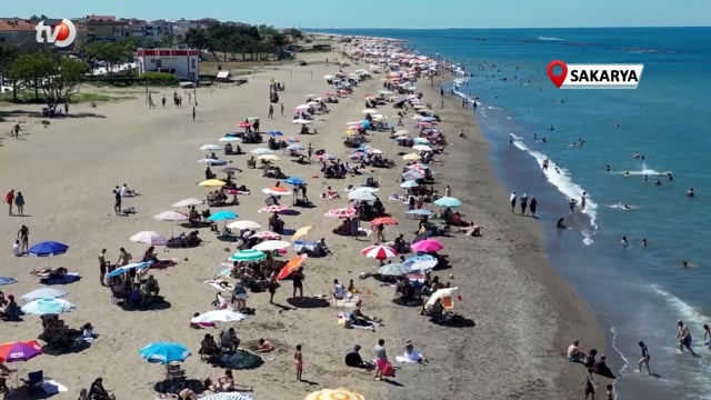 Deniz Yasağı Kalktı, Sahilde Adım Atacak Yer Kalmadı