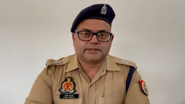  अवैध रूप से लाल/नीली बत्ती लगाने वाले वाहनों के हुए चालान व सम्मन शुल्क के पुलिस कार्यवाही के सम्बन्ध 