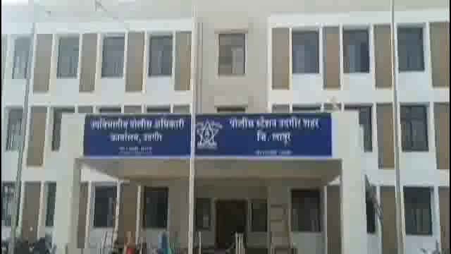 बसवेश्वर चौक येथे पाठलाग करून सत्तूर व कत्तीने मारहाण,तिघांवर शहर पोलीस ठाण्यात गुन्हा दाखल