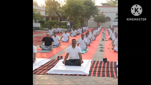अंतर्राष्ट्रीय योग दिवस के अवसर पर पुलिस लाइन आगरा में योग दिवस मनाया गया