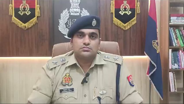 डरा-धमका कर जबरन पैसा वसूली किये जाने के अभियोग में 02 आरक्षी अभियुक्त गिरफ्तार