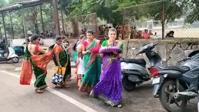 हिंदु धर्मात वटपौर्णिमा हा सण महिला मोठ्या उत्साहाने साजरा करतात.