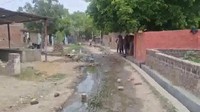 पैसे के देन लेन को लेकर दो पक्षों में हुई मारपीट चार घायल दो की हालत गंभीर ।