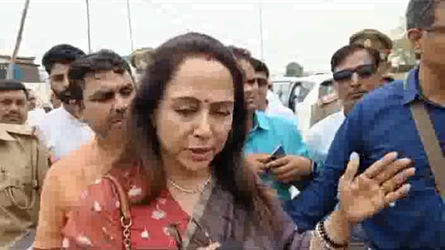 गुरु पूर्णिमा मेले की तैयारी का जायजा लेने पहुंचे कैबिनेट मंत्री और सांसद फरियादी अपनी फरियाद लेकर उनके पैरोमें गिरे