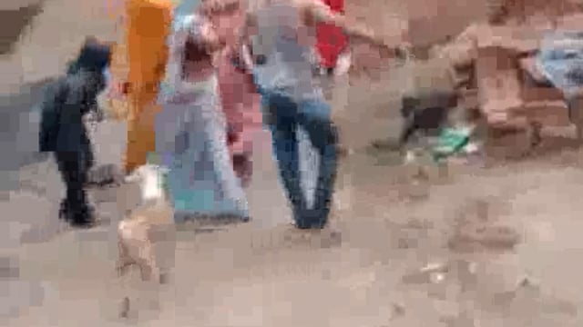 दबंग युवक ने युवती का बाल घसीटकर पटक पटक कर पीटा,लाठी से घायल किया
पीड़िता पर पुलिस ने केस दर्ज कर लिया