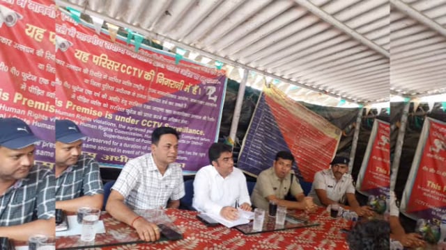 नलकूप में बकरे का अवशेष पाए जाने पर दोनों समुदाय के बीच आपसी सौहार्दपूर्ण को लेकर बांका एसडीएम द्वारा शांति समिति बैठक