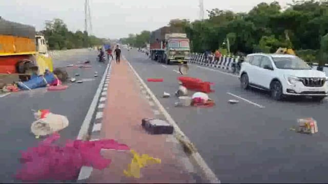 मोतिहारी के मेहसी थाना क्षेत्र में राष्ट्रीय उच्च पथ पर अज्ञात ट्रक की ठोकर से मैजिक वाहन पलटी,एक मरा चार हुए घायल।