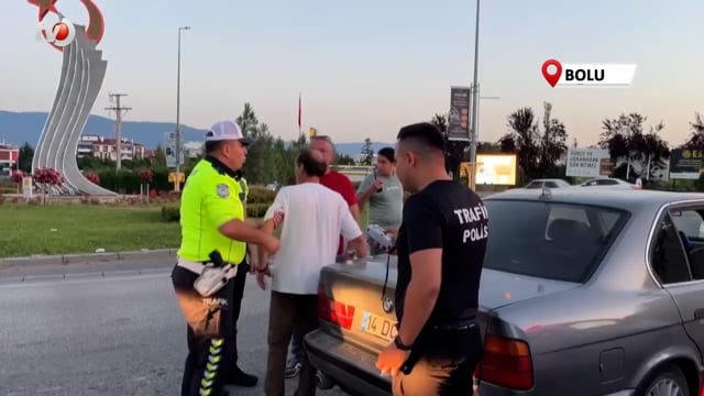 Yol Kenarına Tuvaletini Yapan Alkollü Sürücü Polise Yakalandı