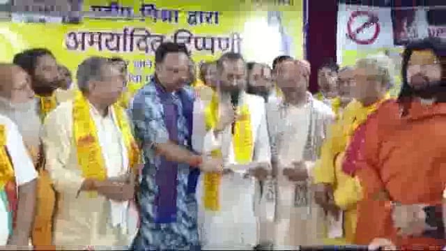 प्रदीप मिश्रा की अमर्यादित टिप्पणी को लेकर बरसाना में हुई महापंचायत: लिए निर्णय 