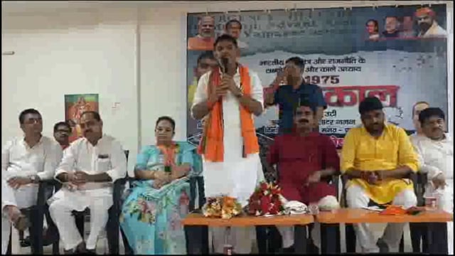 भाजपा कार्यालय में खेल मंत्री ने जेपी सेनानियों को अंगवस्त्र देकर किया सम्मानित