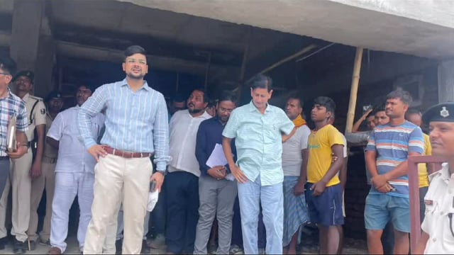 जिला पदाधिकारी पहुंचे बाबरचक, कार्य प्रगति की समीक्षा; दिए आवश्यक दिशा निर्देश