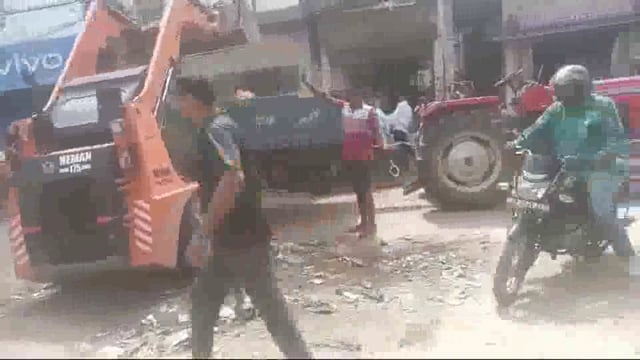 सुगौली नगर पंचायत के सफाइकर्मियों ने अपनी हड़ताल की समाप्त,लौटे काम पर।