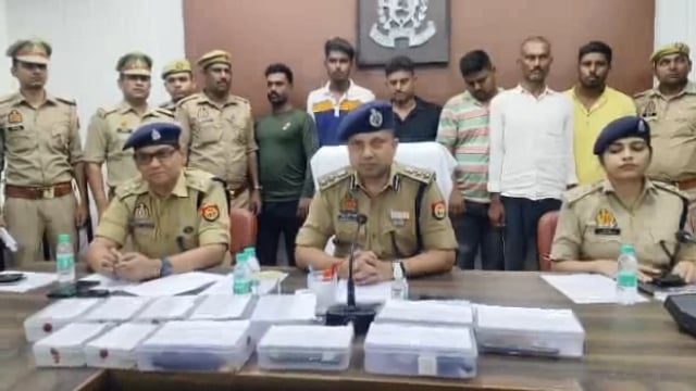 माट पुलिस ने6 अभियुक्तों को दो रिवाल्वर एक पिस्टल व कारतूस एवं एक स्कॉर्पियो गाड़ी फर्जी लाइसेंस आईडी सहित पकडा