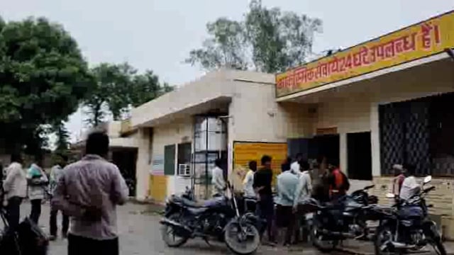 जलालाबाद थाना क्षेत्र के खाई खेड़ा के पास बुलेरो ने टेम्पो  को मारी टक्कर महिला घायल