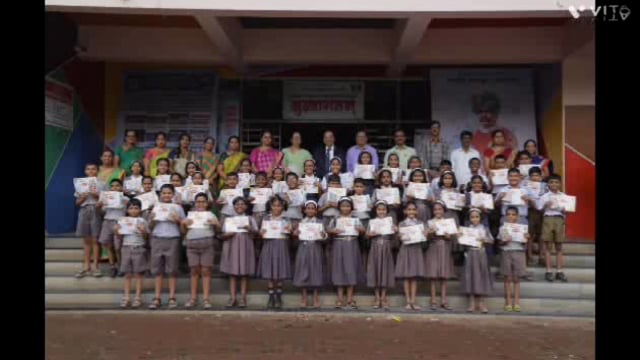 शा.शेलाजी वन्नाजी संघवी विद्यालयात प्रज्ञा शोध परीक्षेत यशस्वी विद्यार्थ्यांना  प्रमाणपत्र वितरण करण्यात आले.