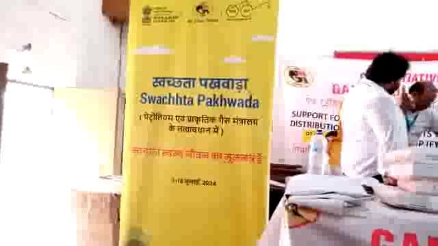 विकासखंड राया के सभागार में गेल (इंडिया) लिमिटेड ने सीएसआर योजना के अंतर्गत आंगनबाड़ी कार्यकर्ताओं को बांटी किट