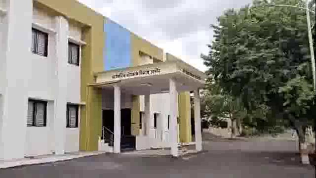 सार्वजनिक बांधकाम विभाग इमारतीच्या भिंतीला पडले तडे,सहा महिन्यांपूर्वी झाले होते उद्घाटन