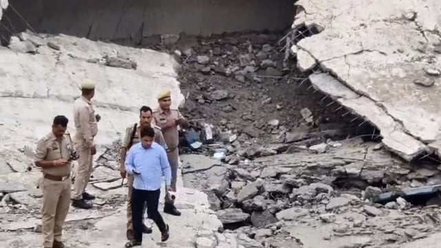 मथुरा में हुआ बड़ा गंभीर हादसा पानी की टंकी भर भराकर गिरी कई लोग दबे  राहत कार्य जारी चार घायलों को अस्पताल भेजा