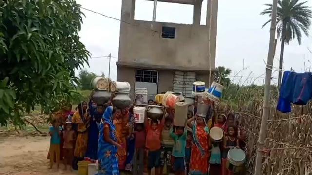 महादलित टोला में पेयजल संकट से जूझ रहे ग्रामीणों ने किया प्रदर्शन