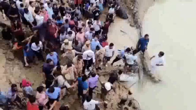 मथुरा में दो-तीन साल पहले बनी पानी की टंकी हल्की सी बारिश में हुई धड़ाम मुख्यमंत्री ने लिया संज्ञान जांच के दिए आदेश।