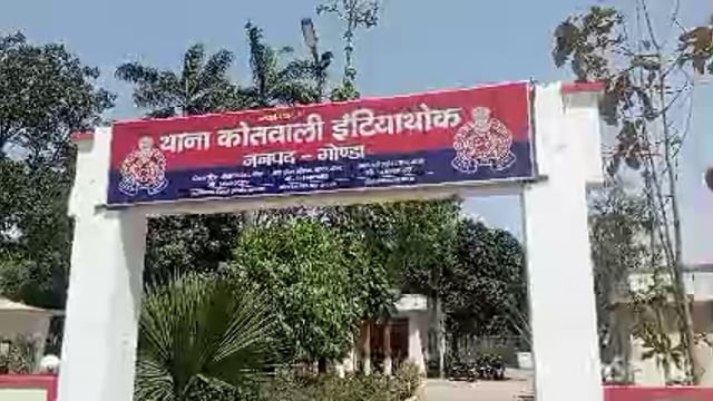 संदिग्ध परिस्थितियों में पेड़ पर लटका मिला युवक का शव मृतक की पत्नी ने गांव की ही कुछ लोगों पर हत्या का लगाया आरोप