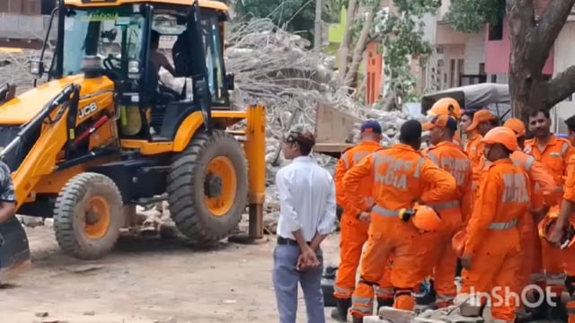 कृष्ण विहार कॉलोनी पानी की टंकी गिरने से हुआ बड़ा हादसा राहत बचाव कार्य जारी