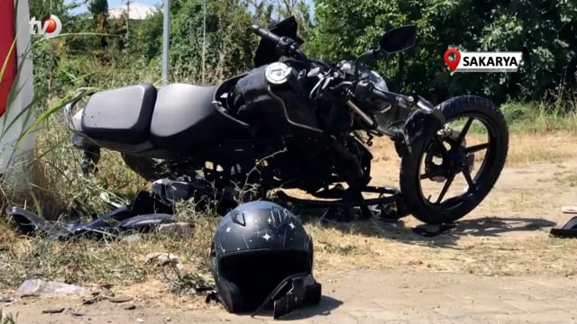 Minibüsle Kafa Kafaya Çarpışan 17 Yaşındaki Motosiklet Sürücüsü Ağır Yaralandı