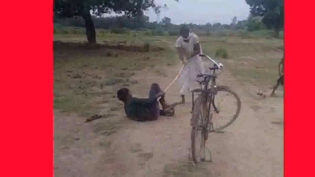 गाजीपुर किशोर को आम तोड़ने को लेकर वृद्ध ने लाठी से की पिटाई वीडियो वायरल