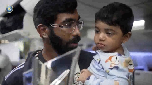 Vishva Vijeta special flight se Vatan Wapas Aaye flight Mein Masti karte hue Dikhai Di team Delhi airport per Hua Bhavya Swagat