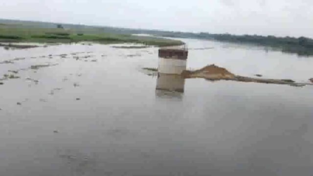 यमुना में आया उफान तो फिर से पानी में डूब जाएगी कान्हा की नगरी।