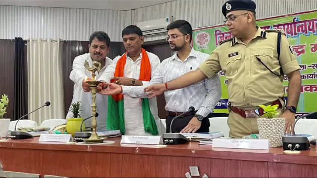 पंचायत सरकार भवन निर्माण में लायें तेजी: प्रभारी मंत्री