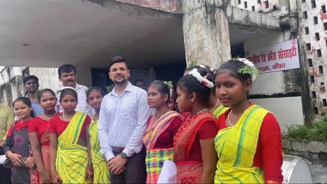 संपूर्णता अभियान के अवसर पर प्रभातफेरी एवं नुक्कड़ नाटक का हुआ आयोजन