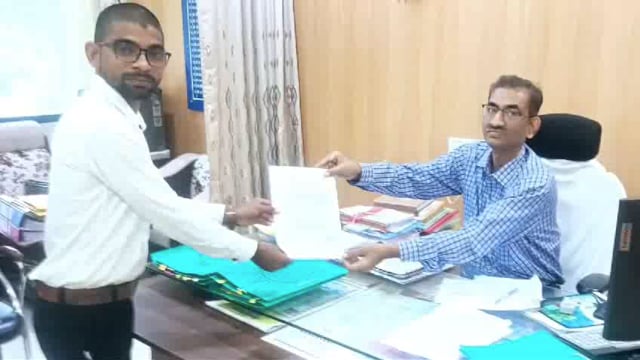 चेरपल्ली जुन्या वस्तीत नवीन विद्युत रोहित्र बसविण्याची मागणी

जिल्हाधिकाऱ्यांकडे निवेदनातून केली मागणी...