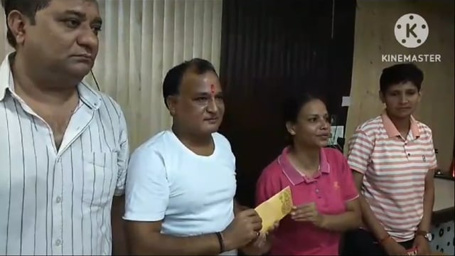 5 लाख से भरा हुआ पर्स लौटाया सोने से ₹1000 का पुरस्कार पाया