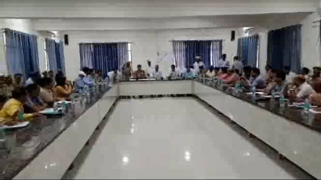 गोवर्धन मुड़िया पूर्णिमा मेला की तैयारी को लेकर जिला अधिकारी ने की समीक्षा बैठक